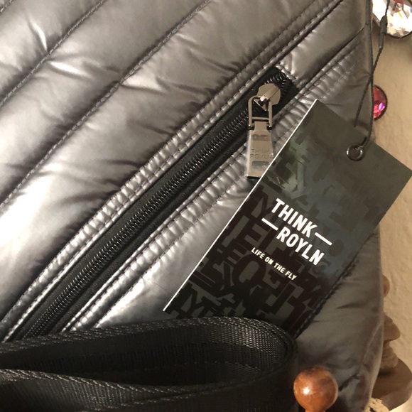 NWT THINK ROYLN Pearl Gray Quilted Westwood Crossbody w/Fashion Strap - Picture 2 of 8